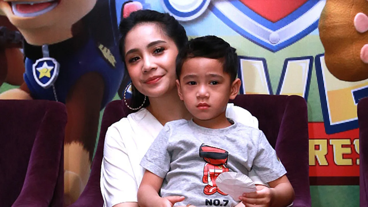 Masih Kecil, Rafathar Sudah Pakai iPhone Terbaru Seharga Puluhan Juta