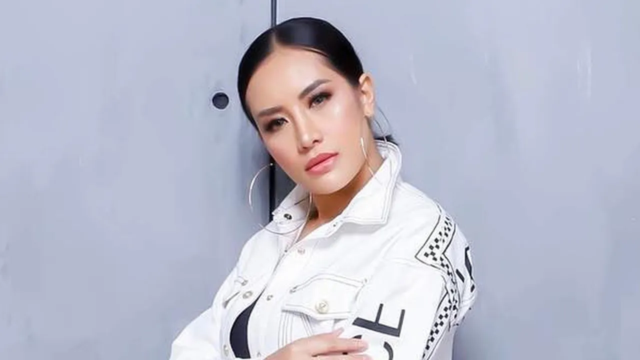 Masih Labil, Shinta Bachir Cari Suami yang Bisa Luruskan Iman-nya Masih Labil, Shinta Bachir Cari Suami yang Bisa Luruskan Iman-nya