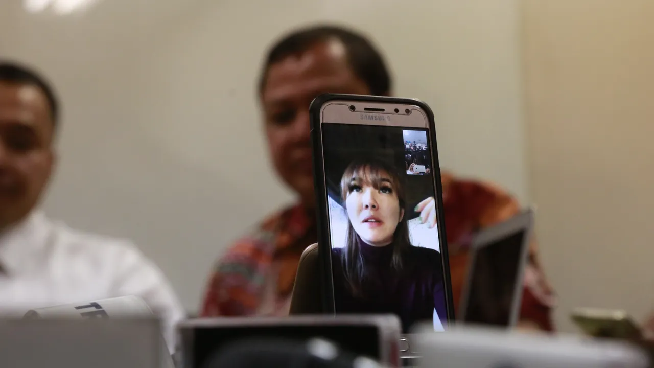 Mata Terlihat Sembab di Foto Ultah, Ini Kata Gisel Mata Terlihat Sembab di Foto Ultah, Ini Kata Gisel