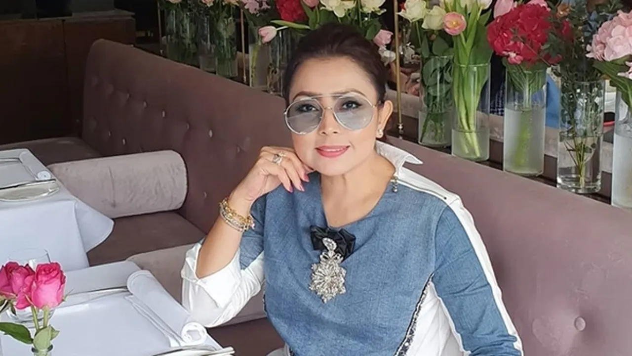 Mayangsari Pose Pakai Bathrobe Habis Mandi, Banjir Pujian dan Disebut Awet Muda Mayangsari Pose Pakai Bathrobe Habis Mandi, Banjir Pujian dan Disebut Awet Muda