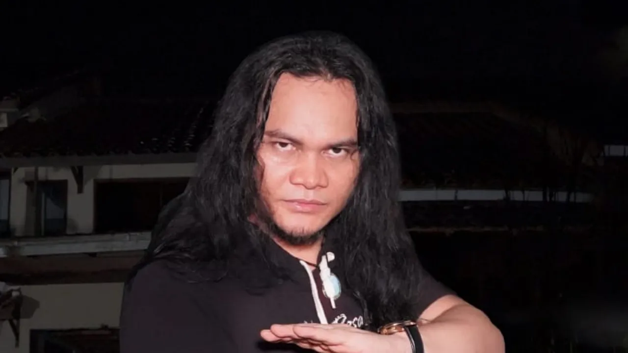 Mbah Mijan Pensiun Sebagai Paranormal, Kini Fokus Kejar Karir Baru Mbah Mijan Pensiun Sebagai Paranormal, Kini Fokus Kejar Karir Baru