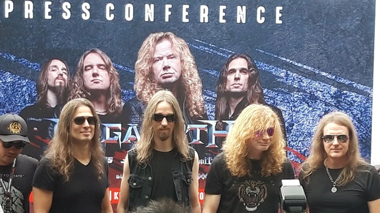 Megadeth Tanda Tangani Gitar untuk Lelang Charity Palu dan Donggala