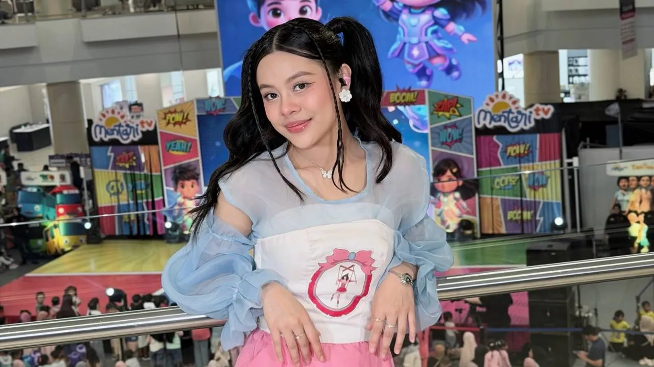 Melly Lee Hadir di Fest Ceria Mentari TV, Gaya Pastel Bikin Gemas