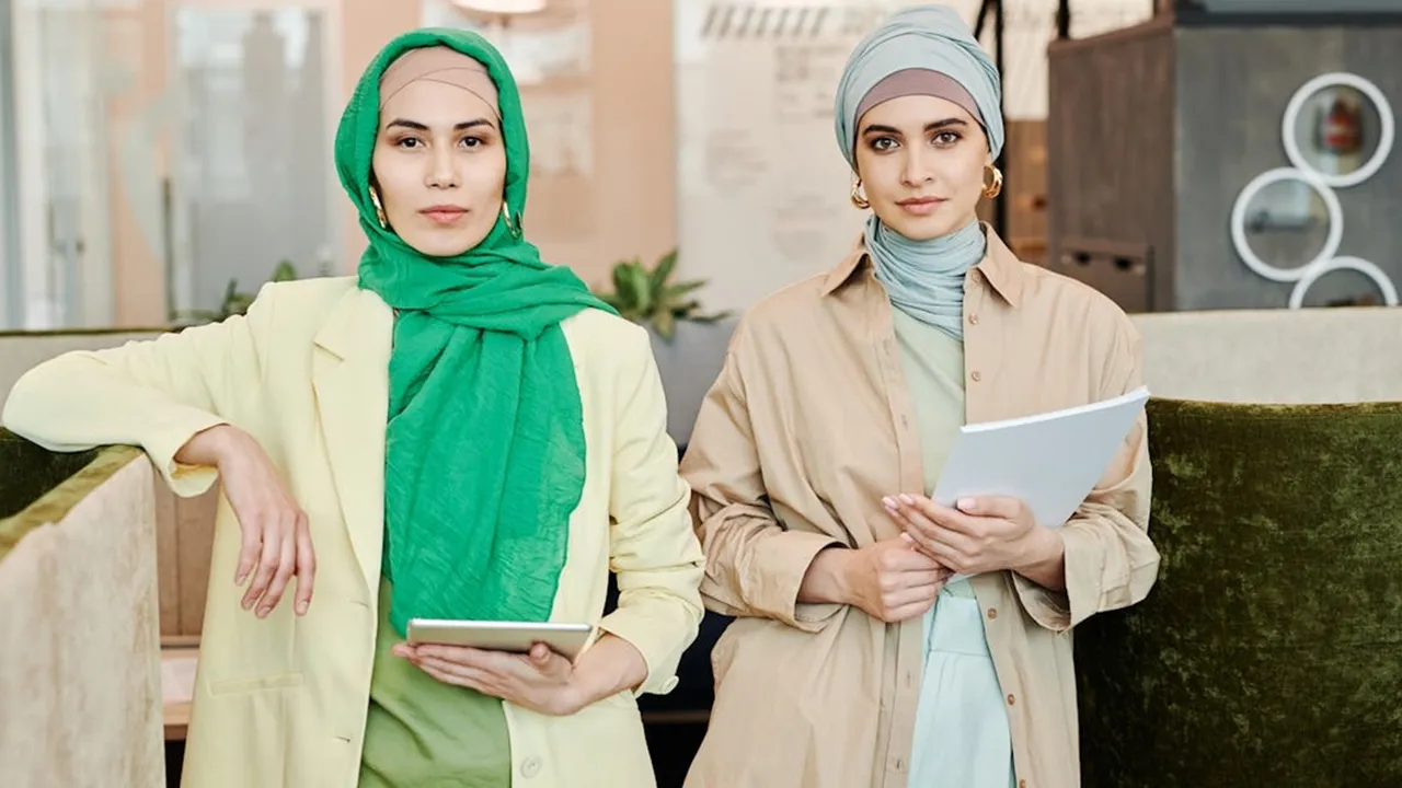 Memilih Baju Formal Wanita Hijab, Panduan Tampil Elegan dan Profesional