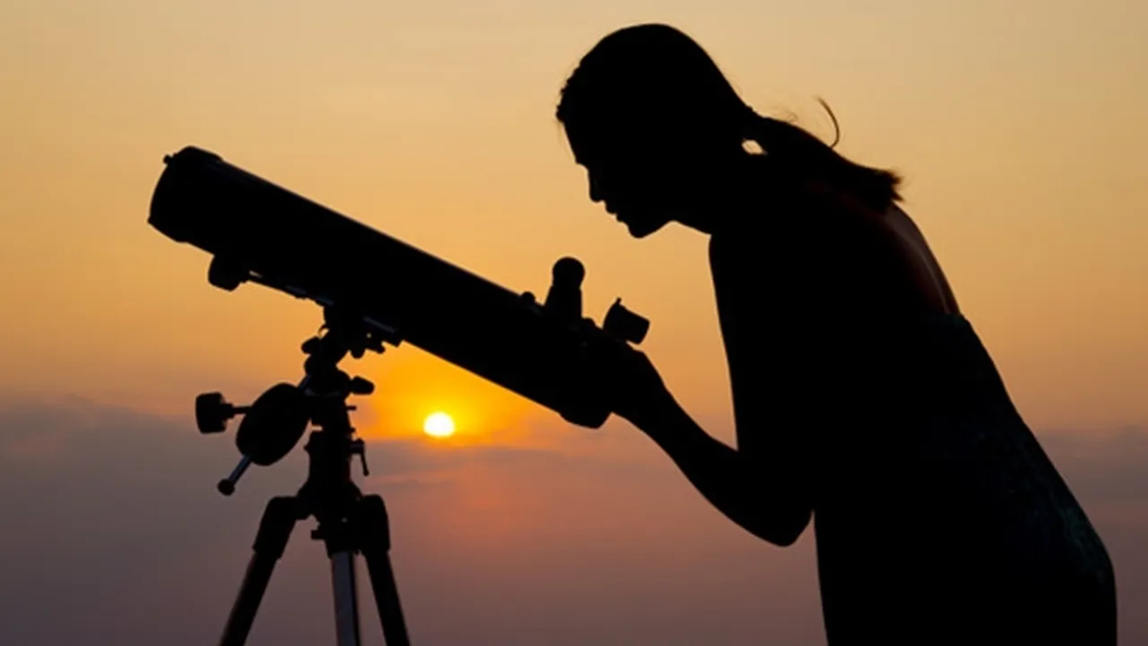 10 Fenomena Langit Ini Bisa Kamu Lihat di Oktober 2020, Hujan Meteor - Kunjungan Venus ke Bulan