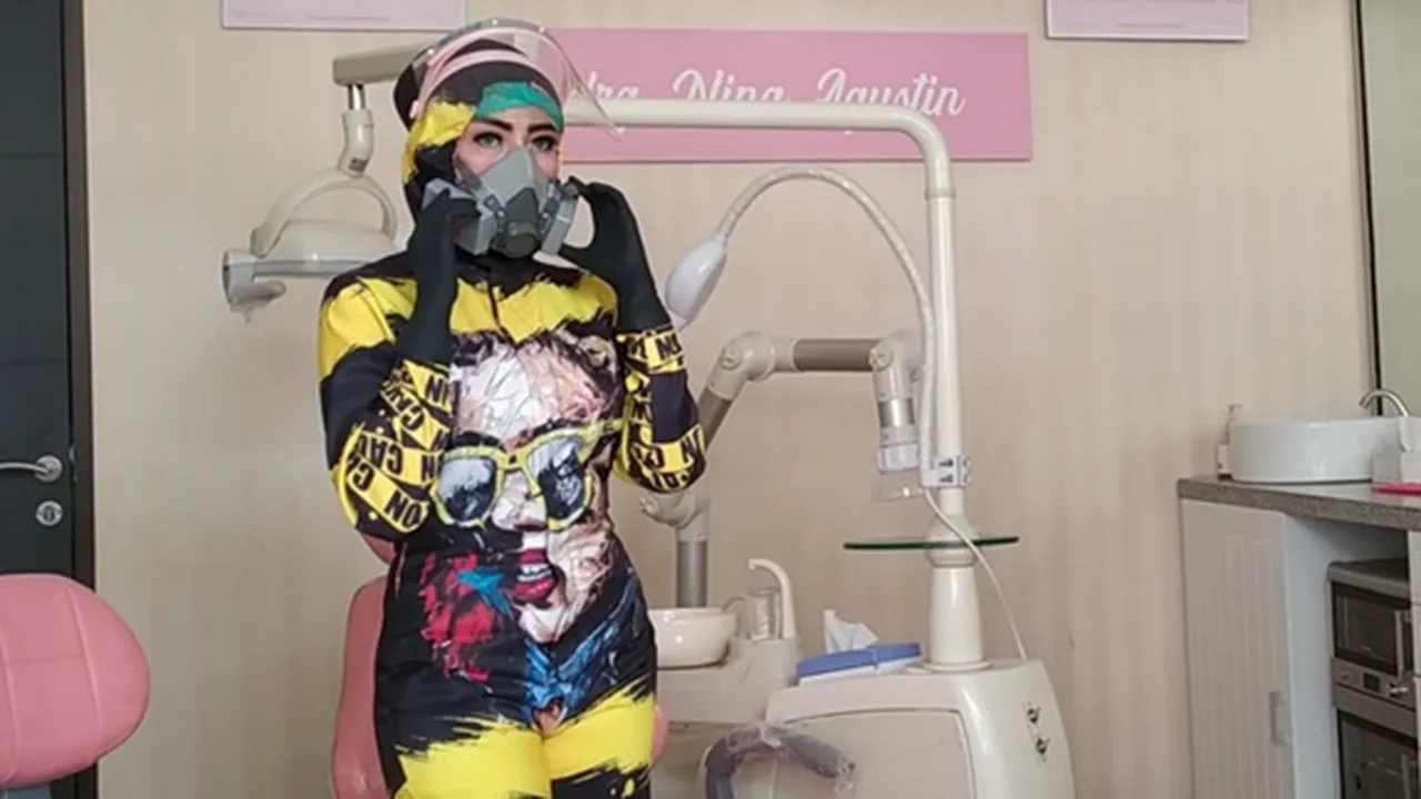 Menarik Perhatian, Ini 6 Potret Baju Hazmat Fashionable Hasil Kreasi Dokter Gaul di Kota Malang Menarik Perhatian, Ini 6 Potret Baju Hazmat Fashionable Hasil Kreasi Dokter Gaul di Kota Malang