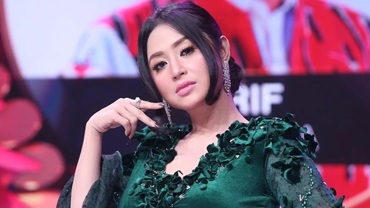 'Mending Pelihara Yeti', Dewi Perssik Sindir Rosa Meldianti Jadi Tersangka?