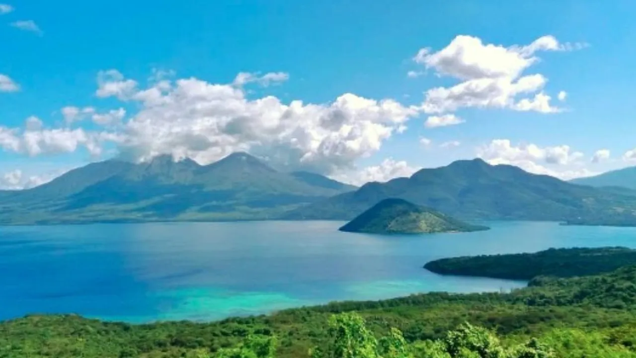 Menelusuri Jejak Sejarah Gunung Lewotobi, Kisah Dua Puncak yang Penuh Keajaiban