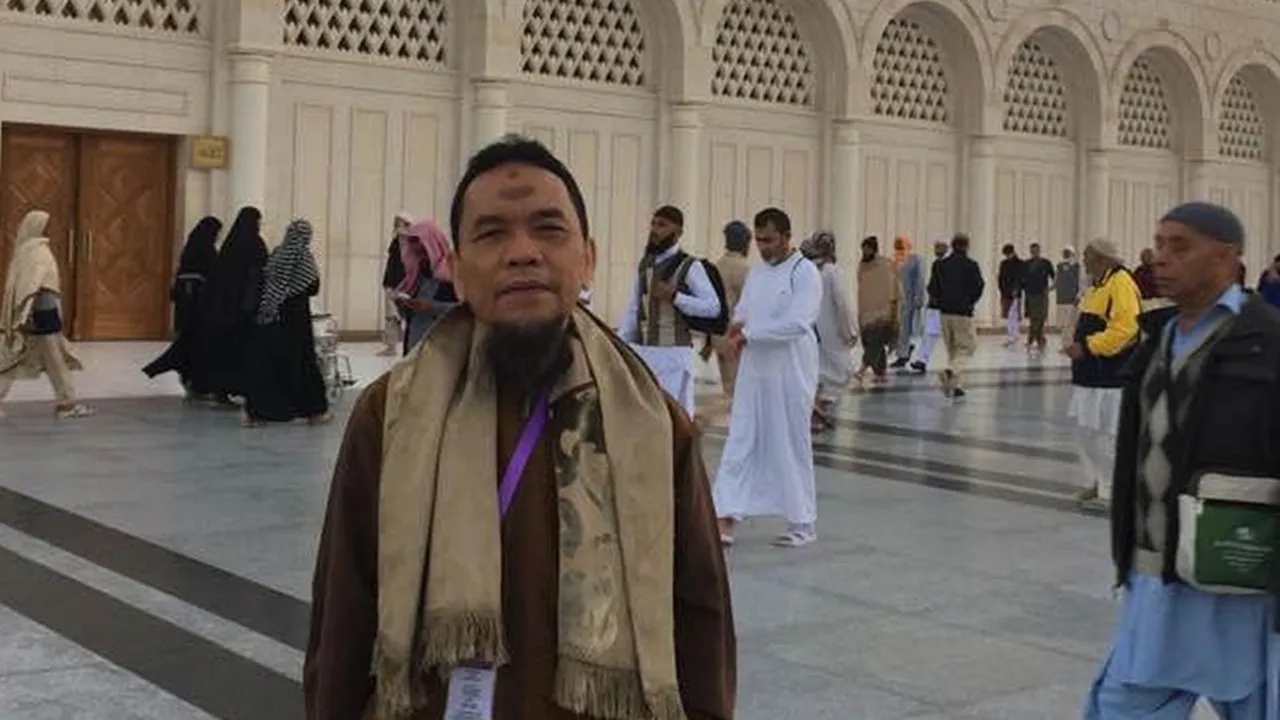 Mengajar Taklim, Jamaah Musisi Debby Nasution Sampai Luar Negeri