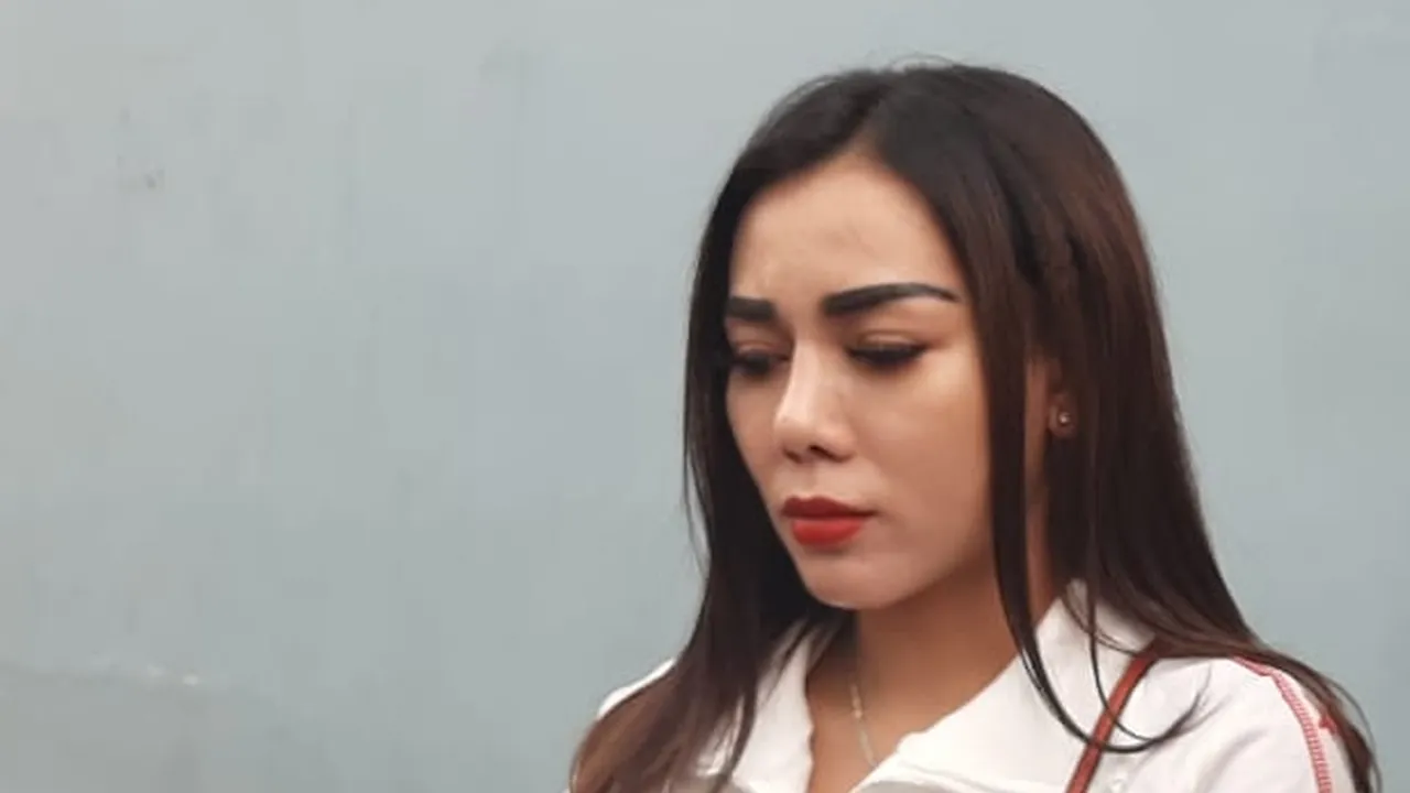 Mengaku Difitnah oleh Dinar Candy, Bebby Fey Alami Kerugian Mental Mengaku Difitnah oleh Dinar Candy, Bebby Fey Alami Kerugian Mental