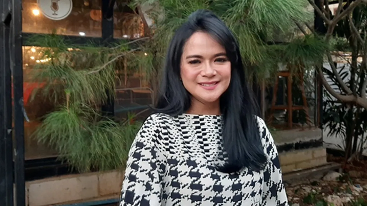 Mengaku Tak Punya Target Untuk Menikah Lagi, Shezy Idris Percaya 'Johan'