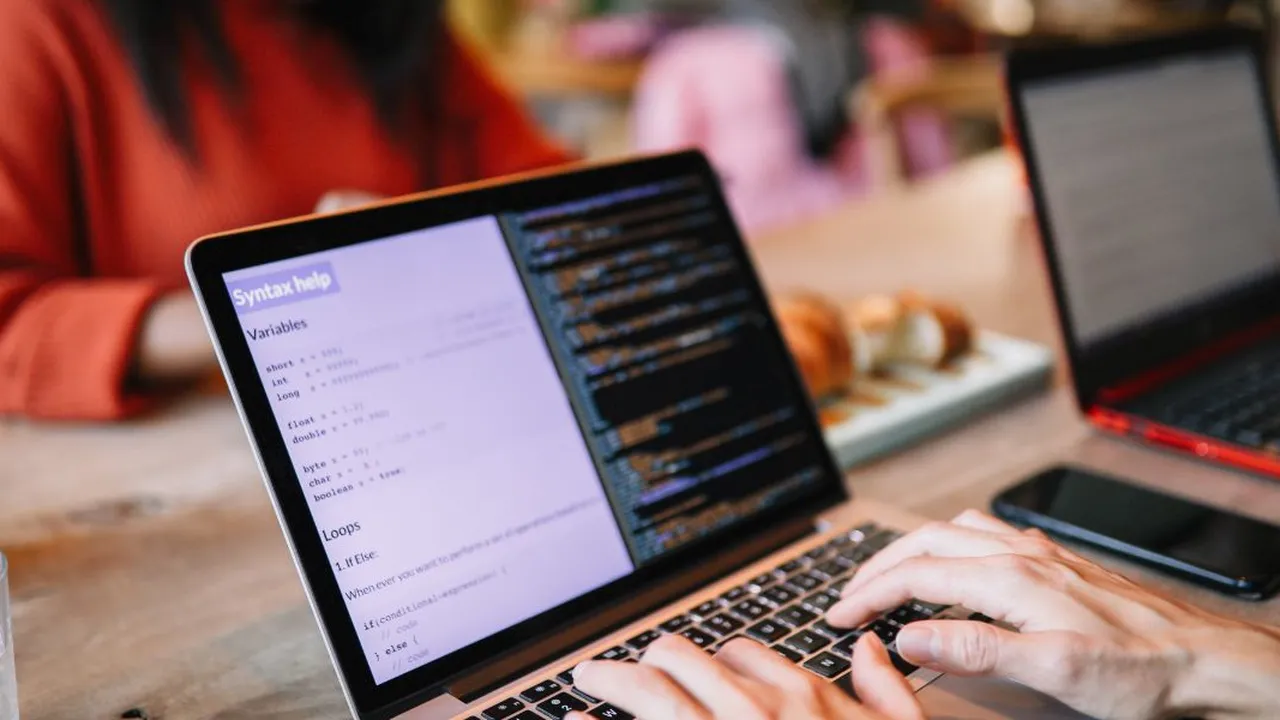Mengenal IT: Definisi, Peran, dan Fungsinya di Era Digital yang Semakin Canggih!