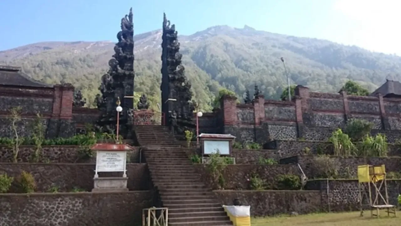 Mengenal Jalur Pendakian Gunung Agung dan Estimasi Waktu Menuju Puncak yang Perlu Kamu Tahu