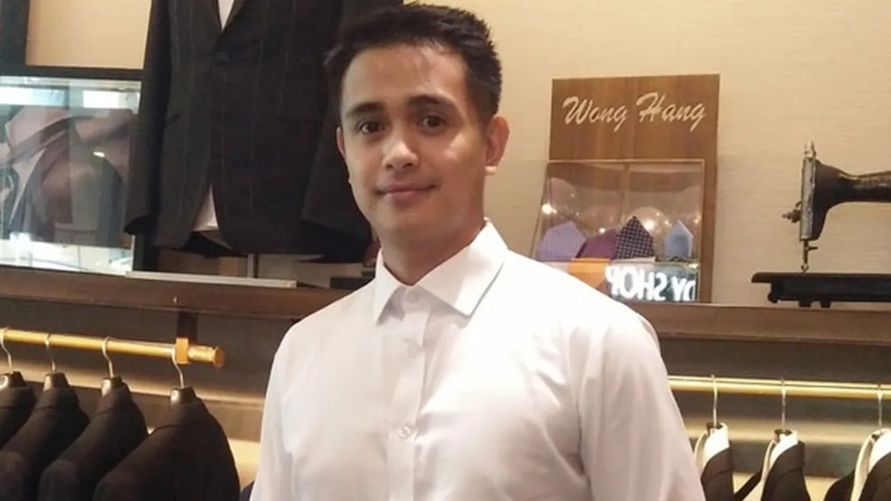 Menikah Lusa, Ajun Perwira Justru Masih Sibuk Fitting Jas Pengantin Menikah Lusa, Ajun Perwira Justru Masih Sibuk Fitting Jas Pengantin