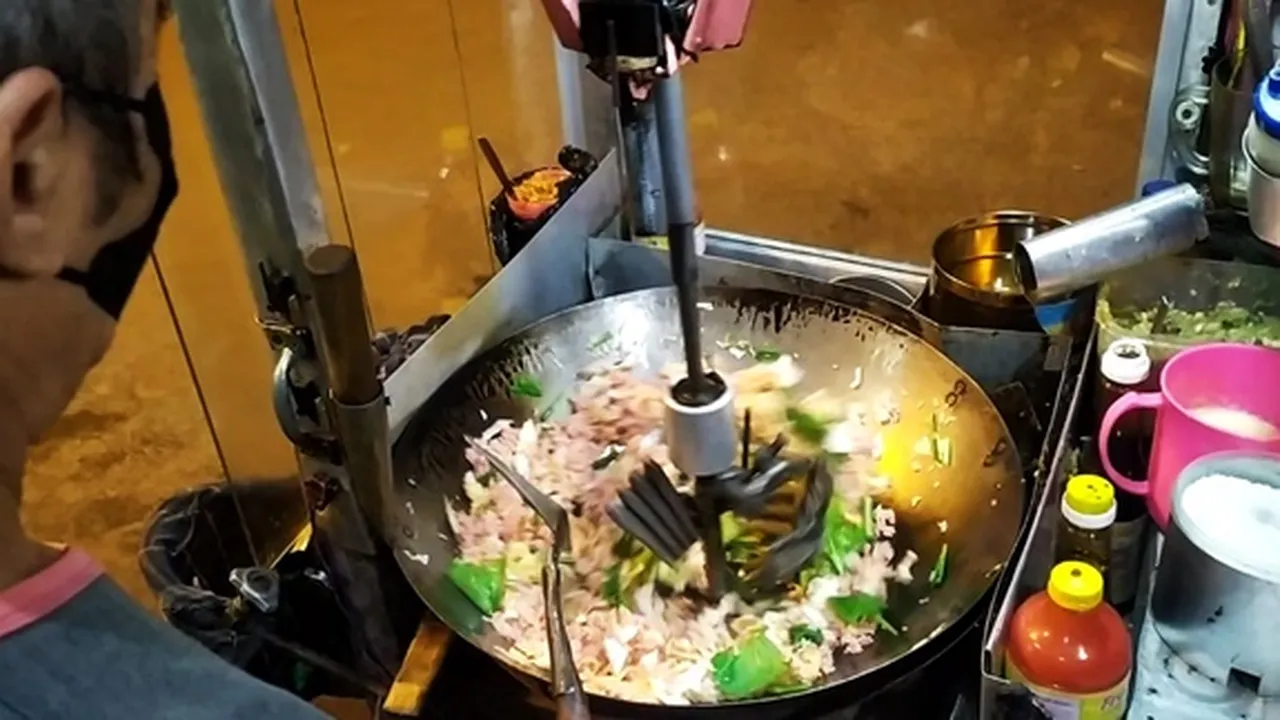 Menikmati Nasi Goreng Buatan Robot di Kota Malang