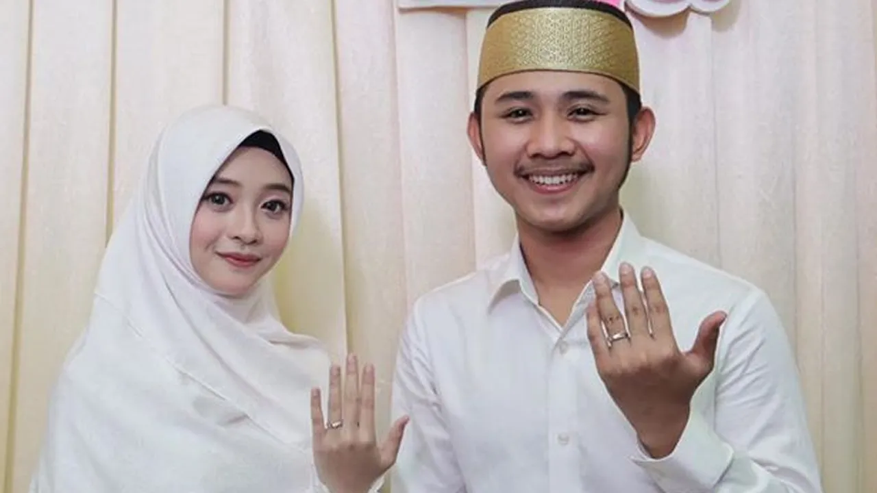 Menjelang Pernikahan, Ega Noviantika dan Rafly Pamer Cincin di Jari Manis