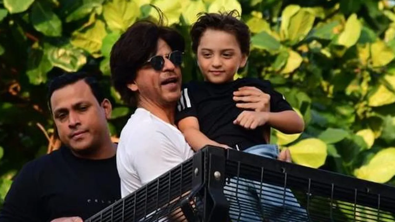 Menurut AbRam, Shahrukh Khan Lebih Ganteng Daripada Dirinya Karena Alasan Ini