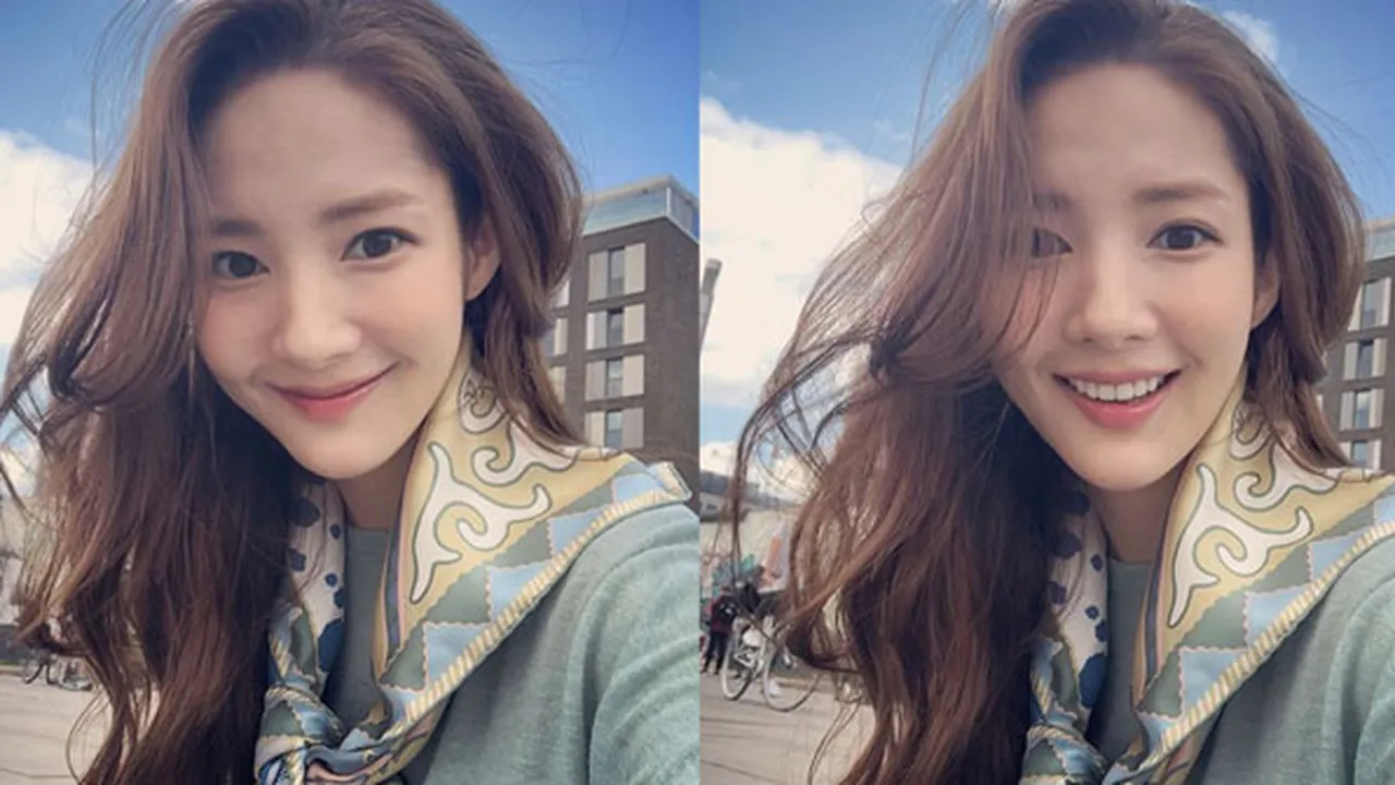 Menyapa Fans, Park Min Young Selfie Pamerkan Gaya Cantik & Mewah Menyapa Fans, Park Min Young Selfie Pamerkan Gaya Cantik & Mewah