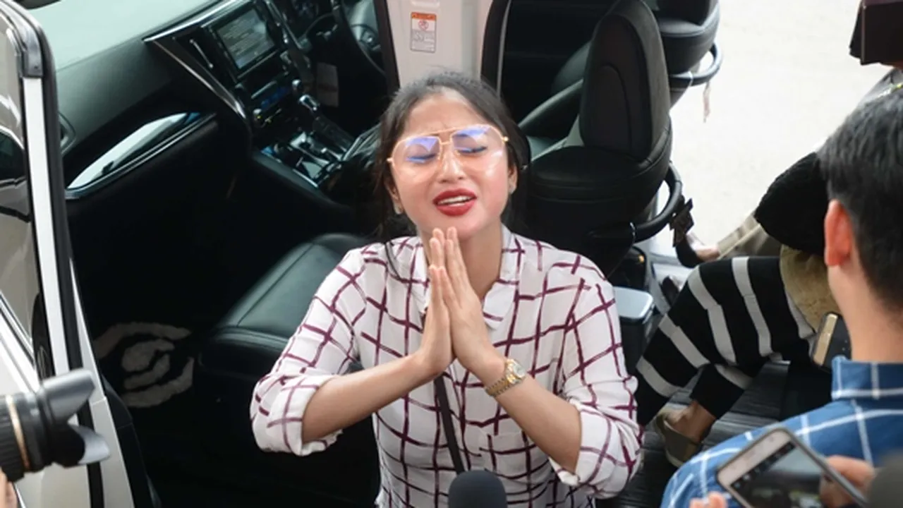 Menyentuh, Dewi Perssik Ungkap Keinginan Terbesar Sang Ayah Sebelum Meninggal