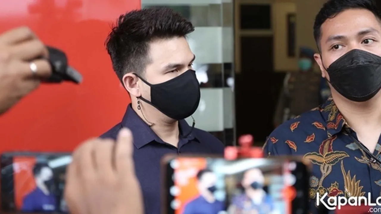Merasa Ada Ketidakadilan, Jonathan Frizzy Ajukan Banding Atas Putusan Cerai dengan Dhena Devanka Merasa Ada Ketidakadilan, Jonathan Frizzy Ajukan Banding Atas Putusan Cerai dengan Dhena Devanka