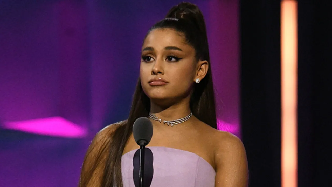 Merasa Bersalah, Ariana Grande Khawatirkan Kondisi Pete Davidson