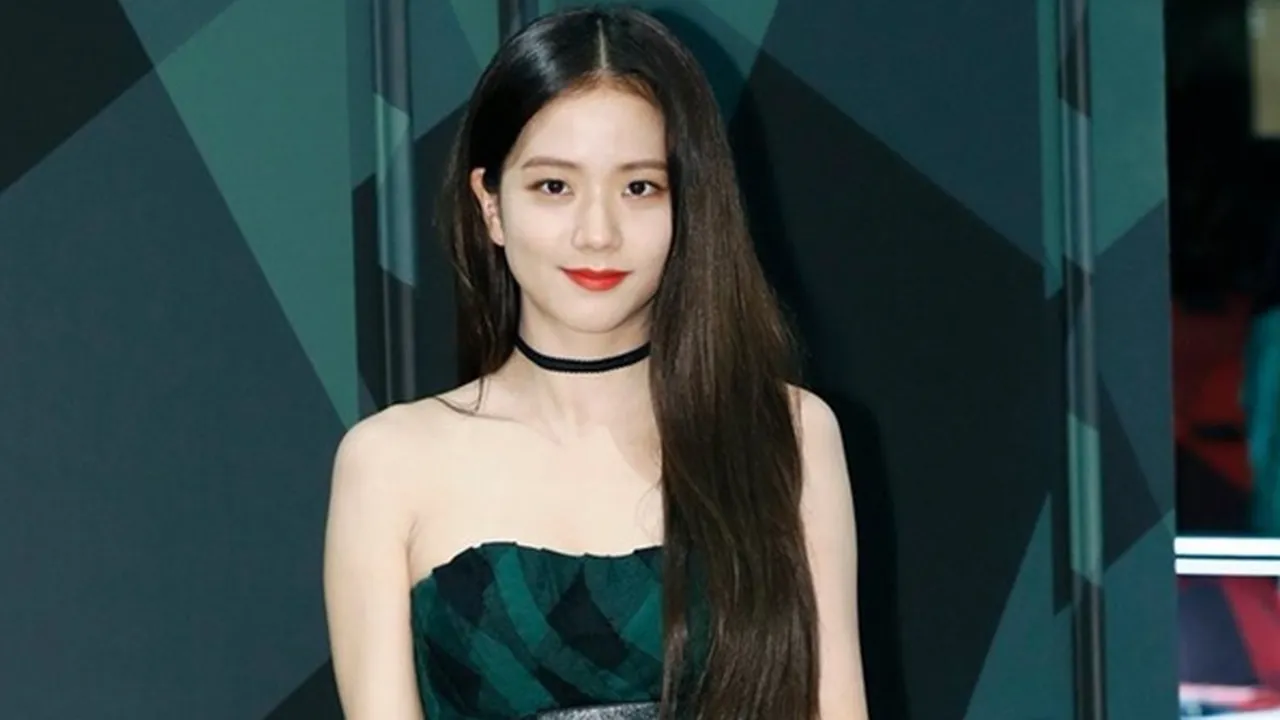 Meski Rambut Berantakan, Jisoo BLACKPINK Tetap Cantik di Postingan IG Terbaru