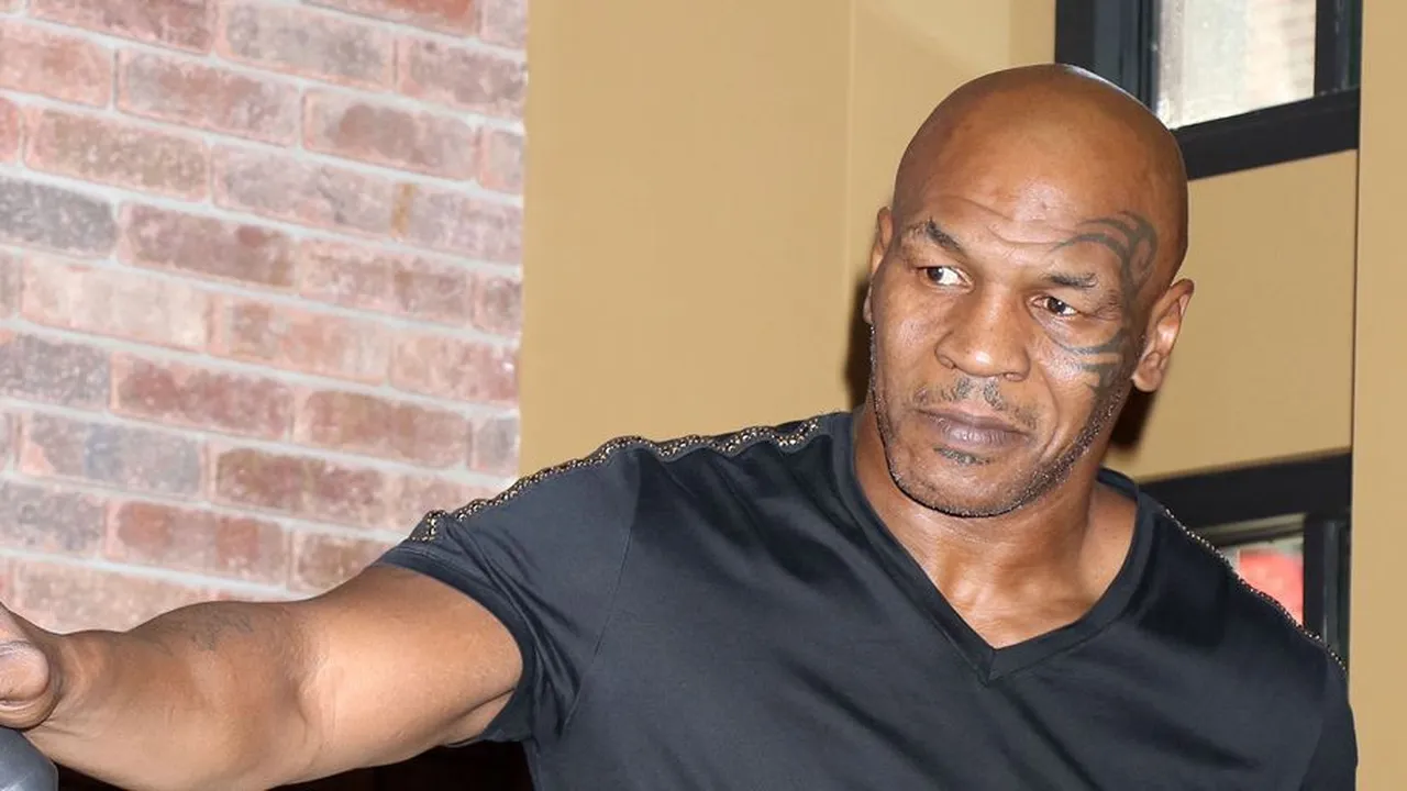 Mike Tyson Geram Jadi 'Sasaran' Telur Pemecah Rekor