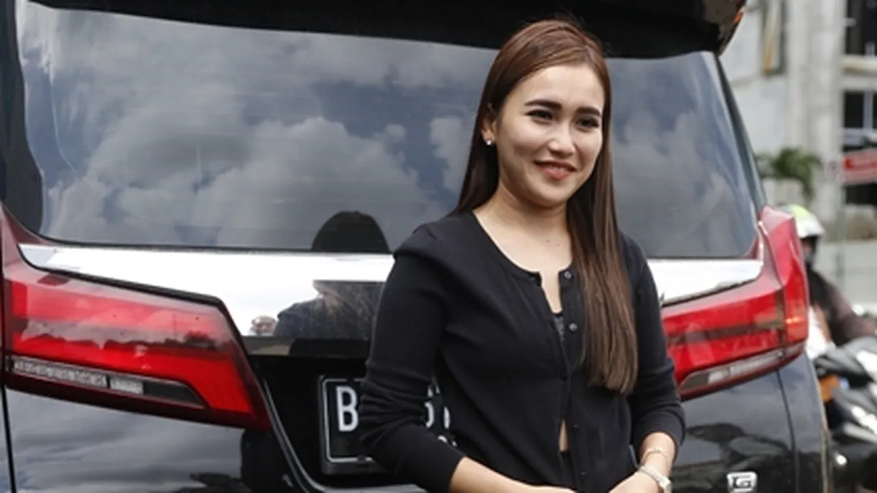 Mimpi Jadi Kenyataan, Ayu Ting Ting Bahagia Bisa Lihat Salju Saat Liburan di Moscow