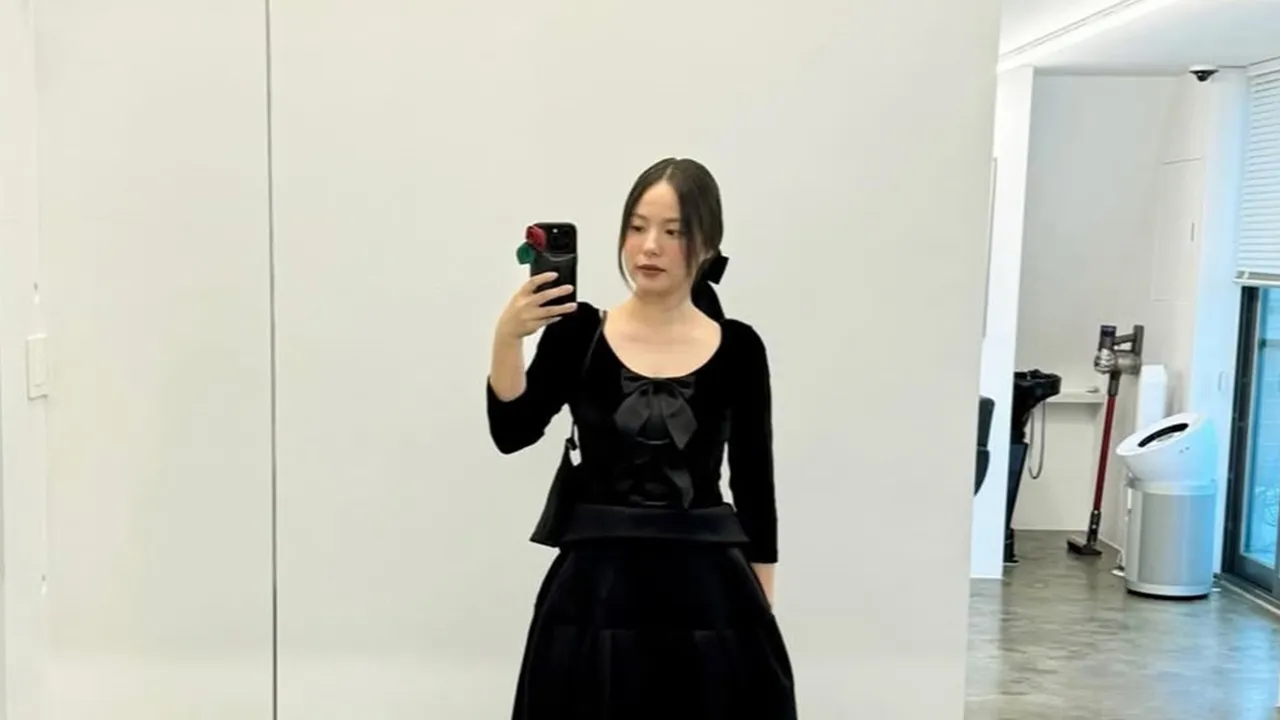 Min Hyo Rin Beri Respons Santai Usai Disebut Alami Kenaikan Berat Badan di Postingan Terbaru