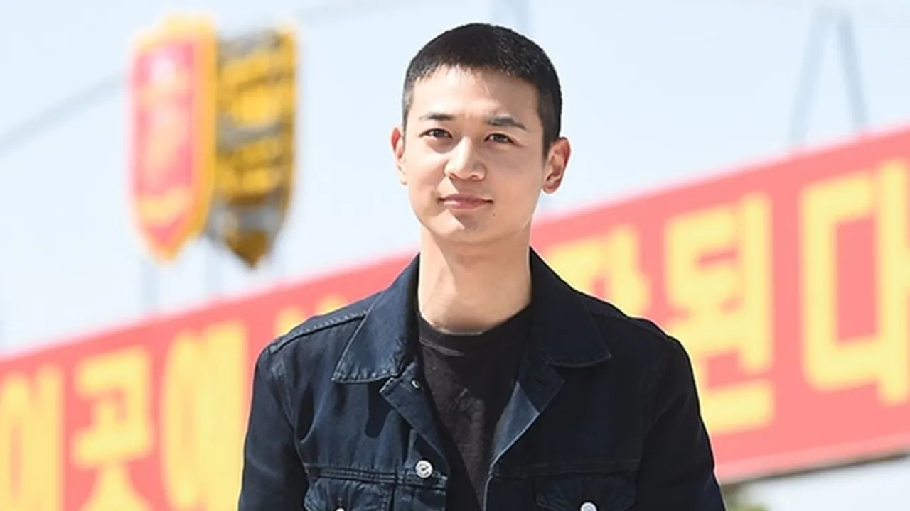 Minho SHINee Pamer Foto Cukur Rambut, Berangkat Wamil Diantar Sahabat