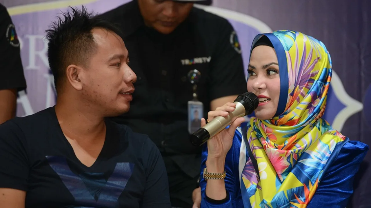 Minta Vicky Prasetyo Introspeksi Diri, Angel Lelga: Keluar dari Rumah Saya Minta Vicky Prasetyo Introspeksi Diri, Angel Lelga: Keluar dari Rumah Saya