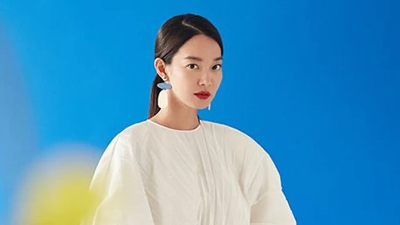 Mirror Selfie, Lesung Pipi Shin Min Ah Curi Perhatian