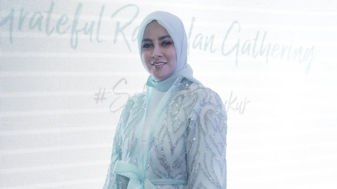 Mobil Ditabrak Driver Taksi Online, Olla Ramlan Malah Beri Uang ke Pelaku Mobil Ditabrak Driver Taksi Online, Olla Ramlan Malah Beri Uang ke Pelaku