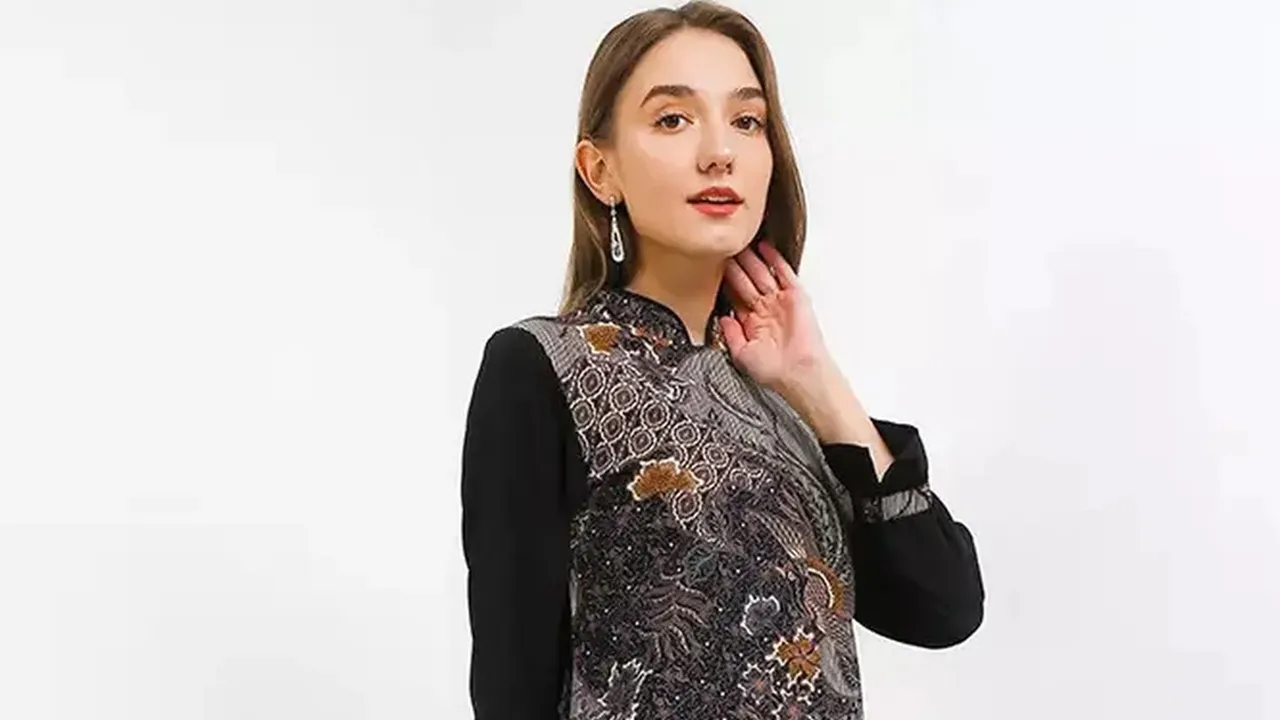Model Atasan Batik untuk Wanita Kantor, Sentuhan Tradisional yang Elegan