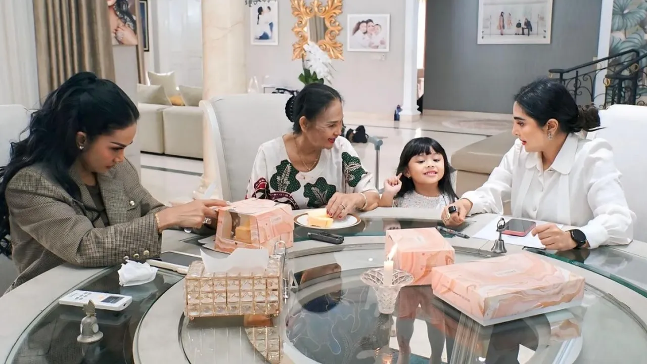 Momen Ashanty Wawancara Kris Dayanti Untuk Disertasi, Akrab & Hangat - Ameena Ikut