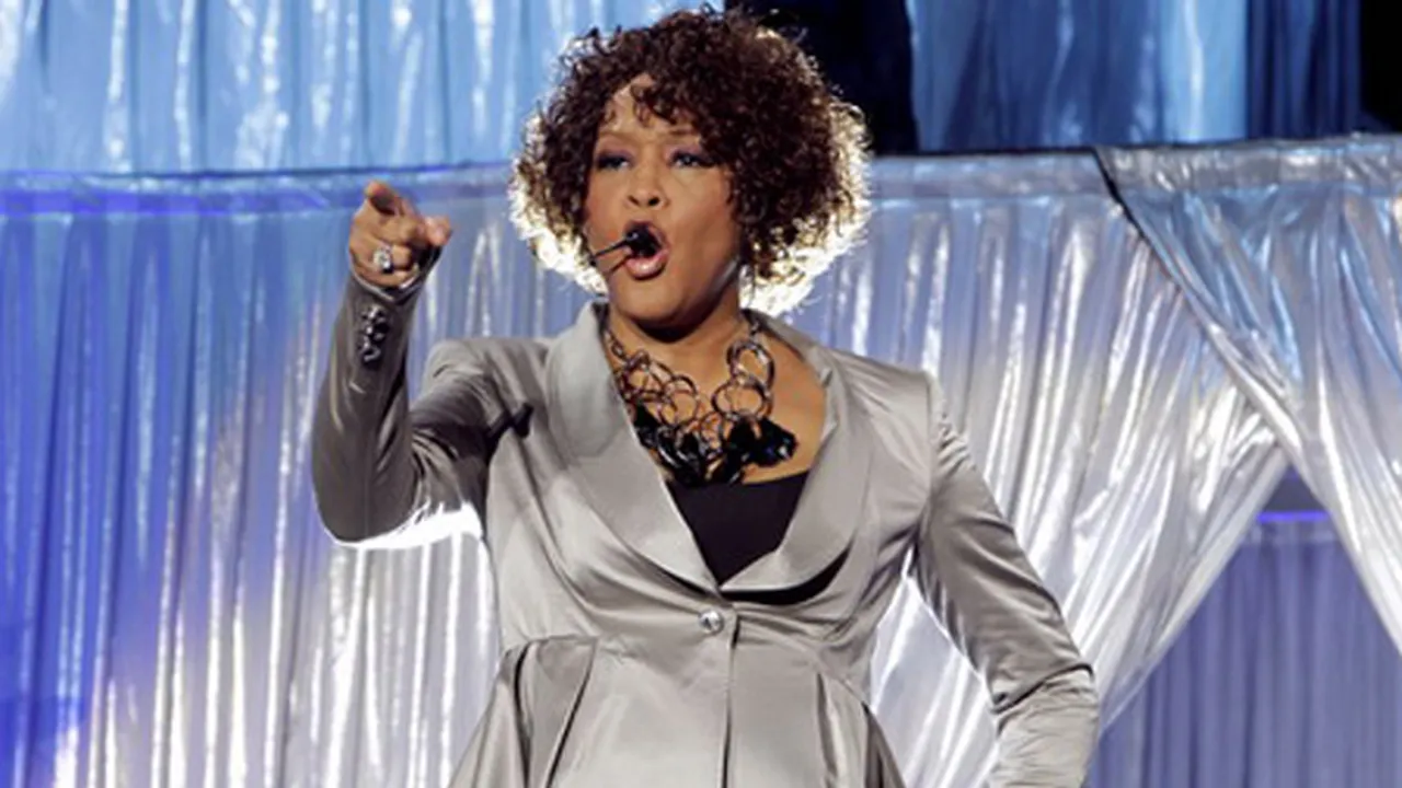 Momen Ciuman Pertama Whitney Houston dengan Mantan Wanitanya