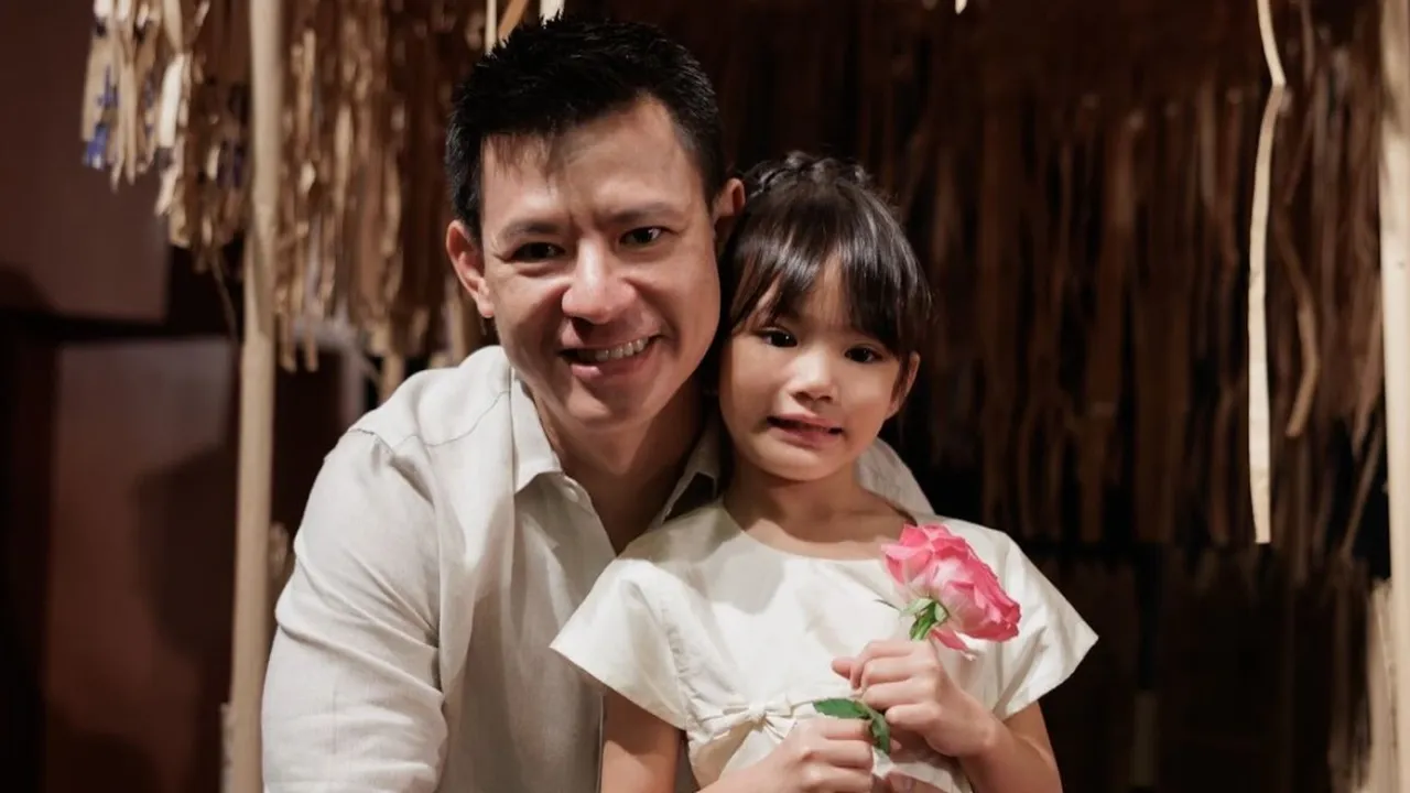 Momen Hangat David Herbowo Mantan Suami Shandy Aulia Hadiri Pentas Seni Claire