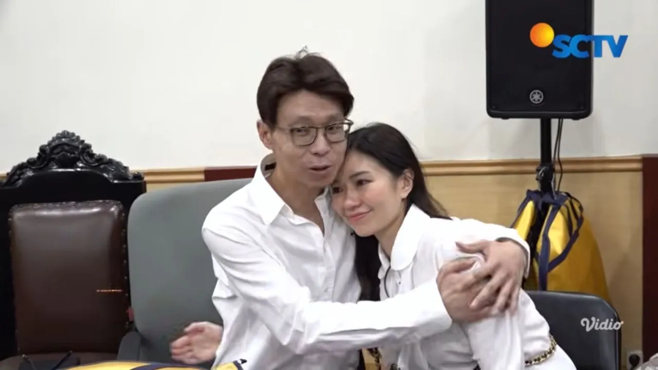 Momen Haru Richard Lee Peluk Istri Usai Penangguhan Penahanan Dikabulkan Momen Haru Richard Lee Peluk Istri Usai Penangguhan Penahanan Dikabulkan