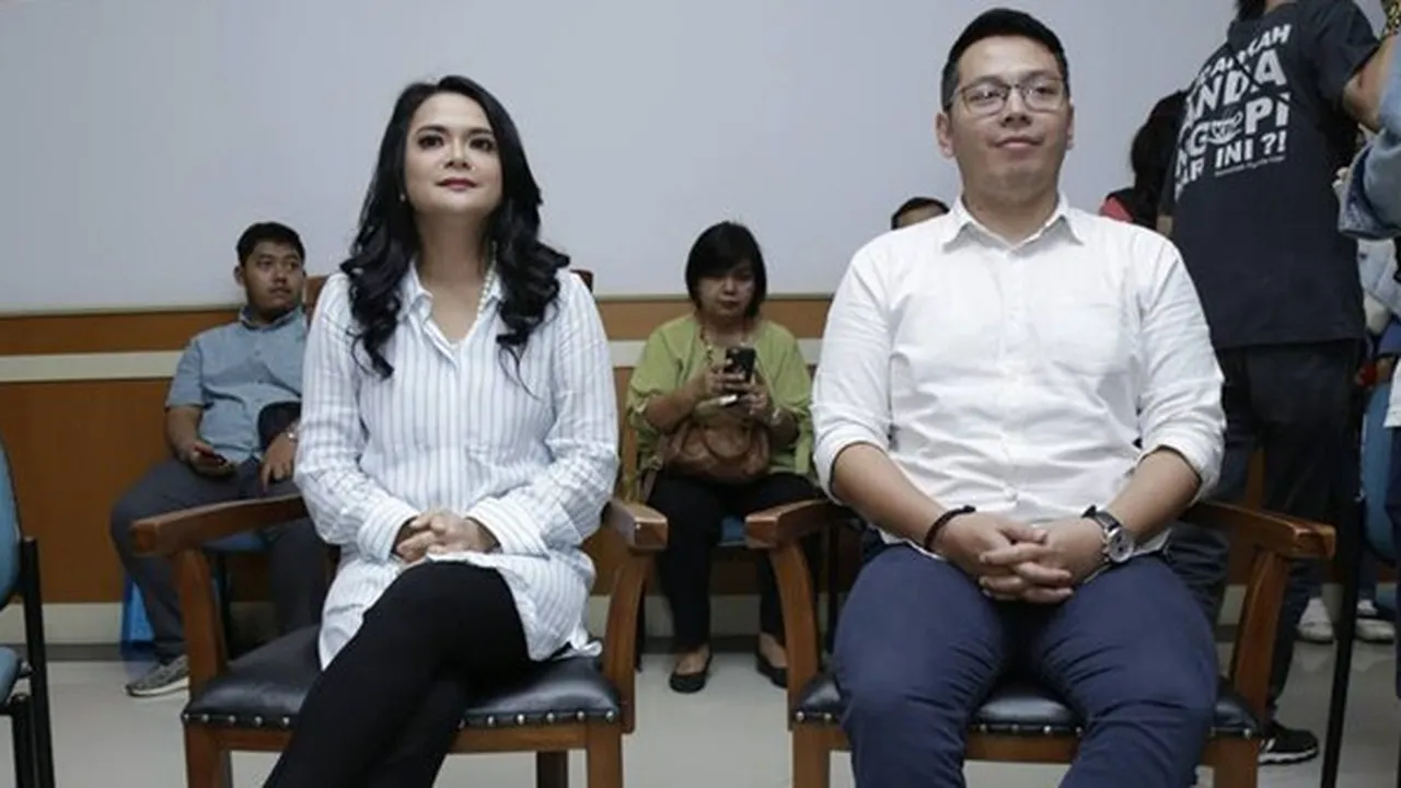 Momen Haru Sebelum Jalani Sidang Cerai, Shezy Idris Minta Maaf ke Anak