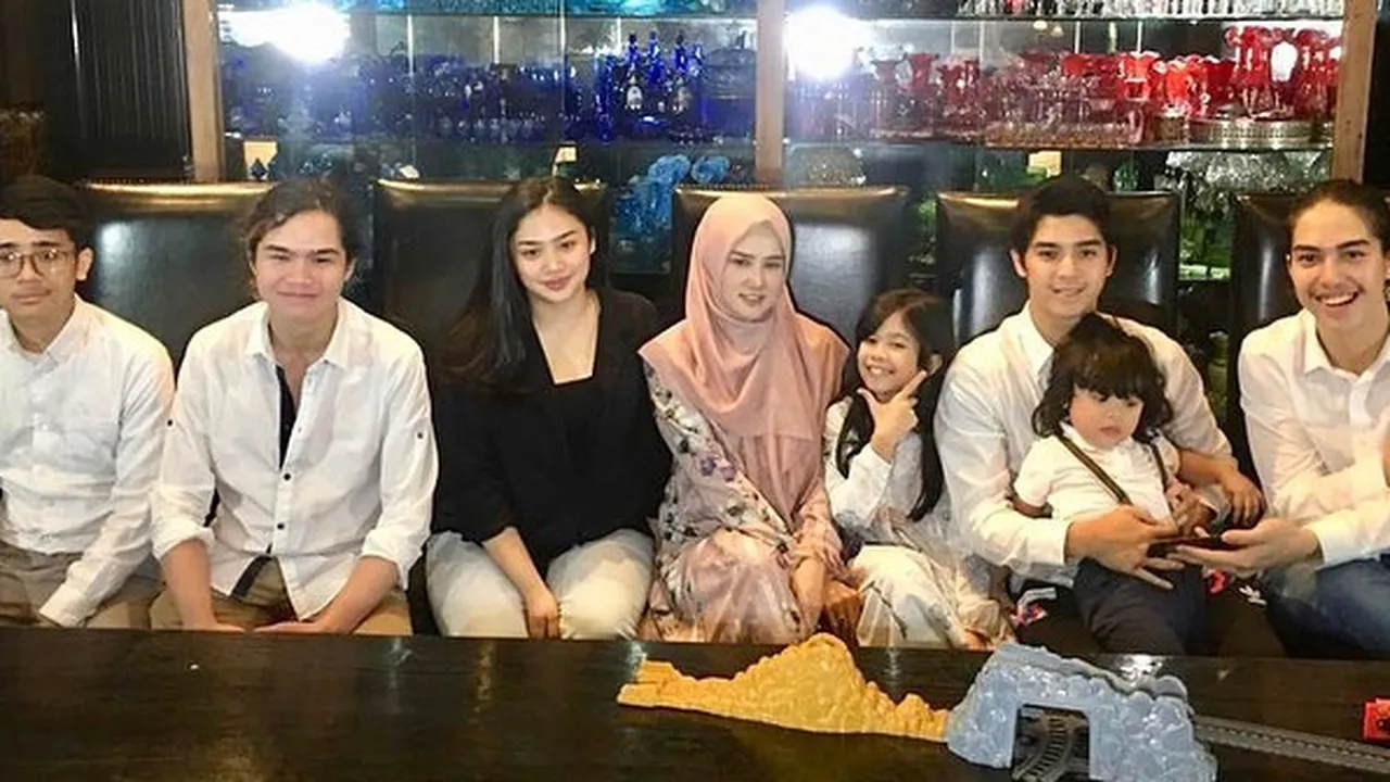 Momen Langka Al, El dan Dul Ngumpul Bareng Anak-Anak Mulan Jameela