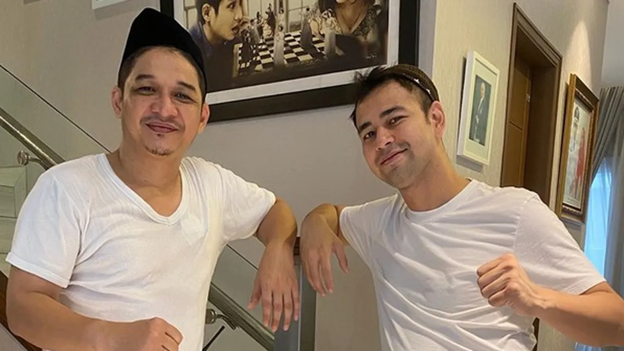 Momen Langka Lihat Raffi Ahmad Pakai Sarung, Pasha Ungu Sampai Heran Momen Langka Lihat Raffi Ahmad Pakai Sarung, Pasha Ungu Sampai Heran