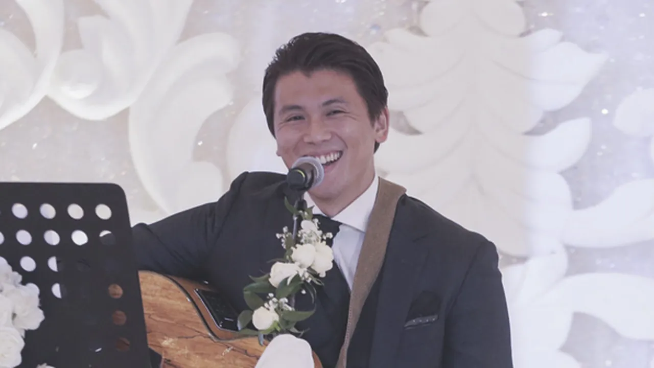 Momen Langka Reino Barack Nyanyi 'Restu' Pakai Gitar
