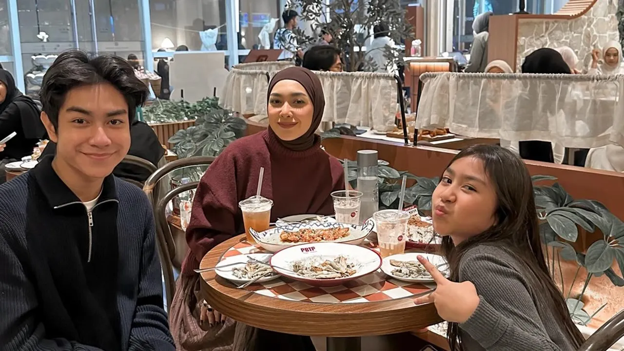 Momen Richa Novisha Bukber Bertiga Bareng Anak, Ungkap Kerinduan ke Gary Iskak Momen Richa Novisha Bukber Bertiga Bareng Anak, Ungkap Kerinduan ke Gary Iskak