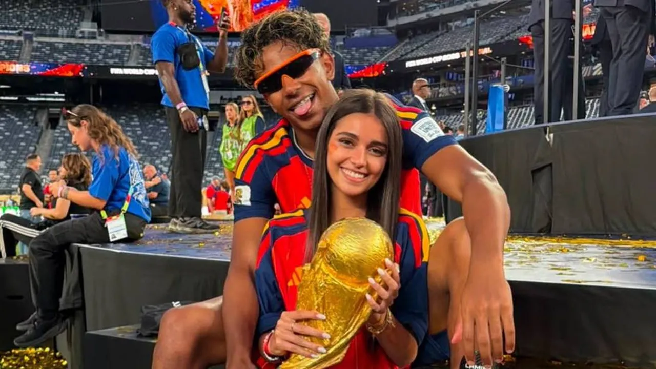 Momen Romantis Lamine Yamal dan Ines Garcia Santos usai Juara Dunia