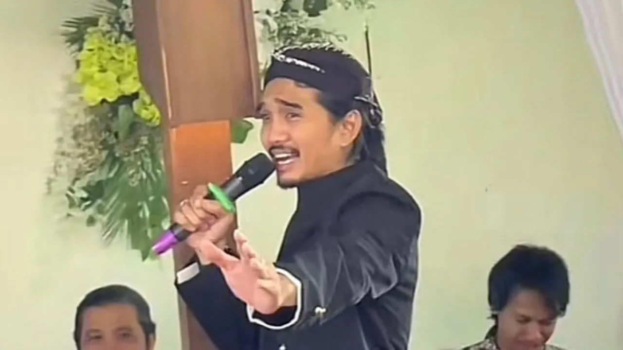 Momen Sandal Duta Sheila On 7 Hilang Sebelah di Acara Kondangan
