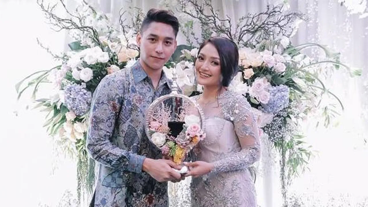 Momen Sungkeman Siti Badriah dan Krisjiana ke Orangtua, Mengharukan!