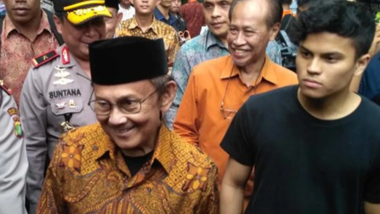 Muhammad Pasha, Cucu BJ Habibie Yang Mewarisi Ilmu Sang Kakek