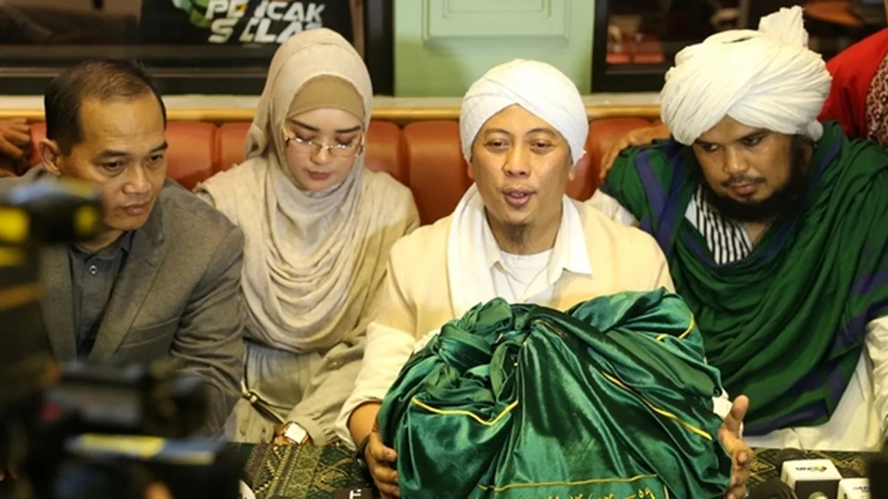 MUI Tanggapi Soal Rambut Nabi Muhammad yang Diterima Oleh Opick