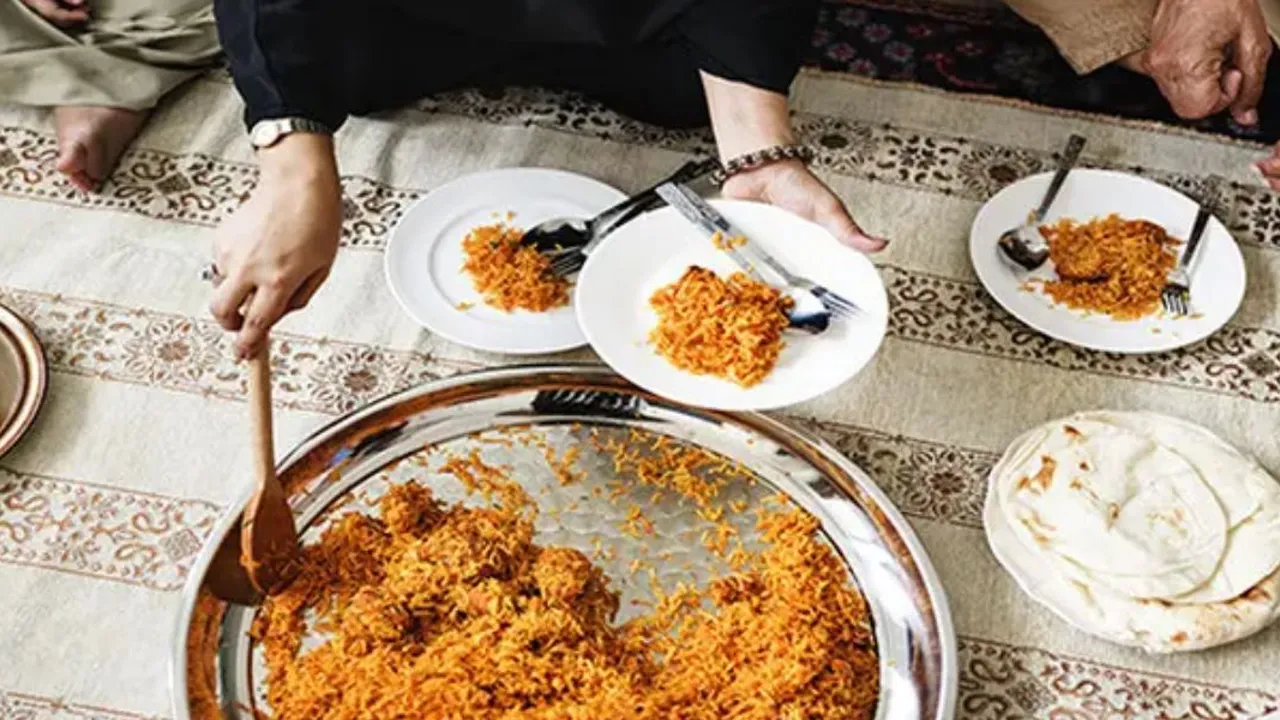 Menonton Mukbang Saat Berpuasa, Bolehkah Menyaksikan Kenikmatan Makanan?