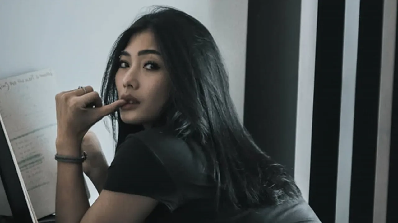 Nabila Putri Jungkir Balik Saat Hamil Besar, Netizen Seketika Merasa Ngilu Nabila Putri Jungkir Balik Saat Hamil Besar, Netizen Seketika Merasa Ngilu